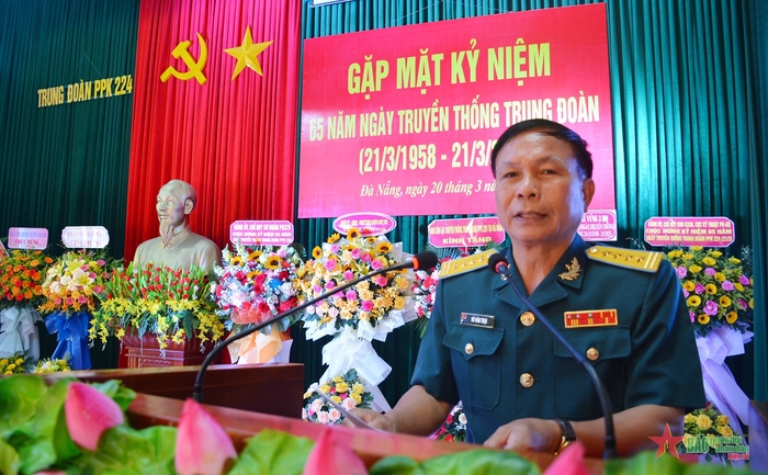 Đại tá Vũ Văn Trại, Bí thư Đảng ủy, Chính ủy Sư đoàn Phòng không 375 phát biểu tại buổi gặp mặt