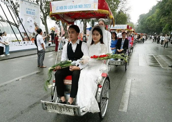 Tái hiện hình ảnh rước cô dâu về nhà chồng những năm 80-90 thế kỷ 20 bằng xe xích lô