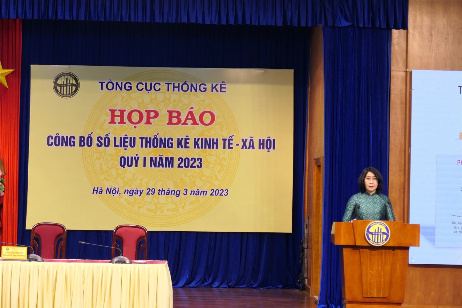 Bà Nguyễn Thị Hương - Tổng Cục trưởng Tổng cục Thống kê phát biểu tại Họp báo