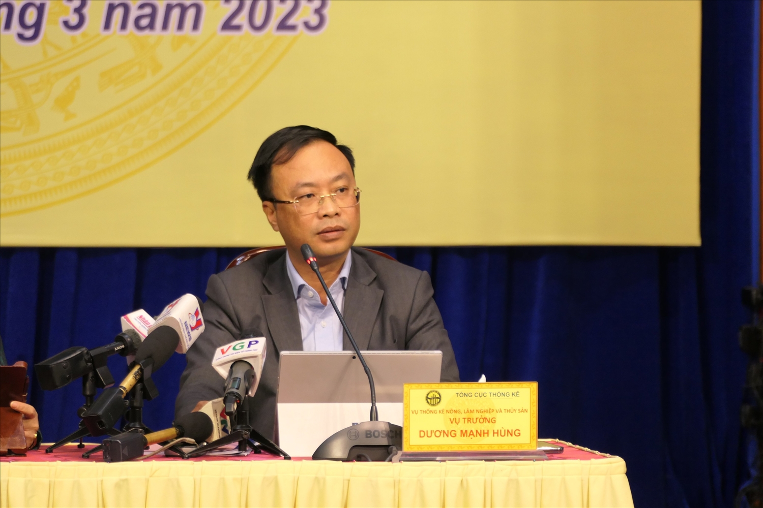 Vụ trưởng Vụ Thống kê Lâm nghiệp và Thủy sản, Ông Dương Mạnh Hùng phát biểu tại Họp báo