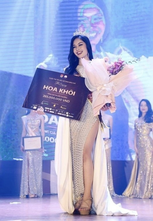 Nguyễn Thục Uyên Nhi xuất sắc giành danh hiệu Hoa khôi Báo chí Press Beauty 2023