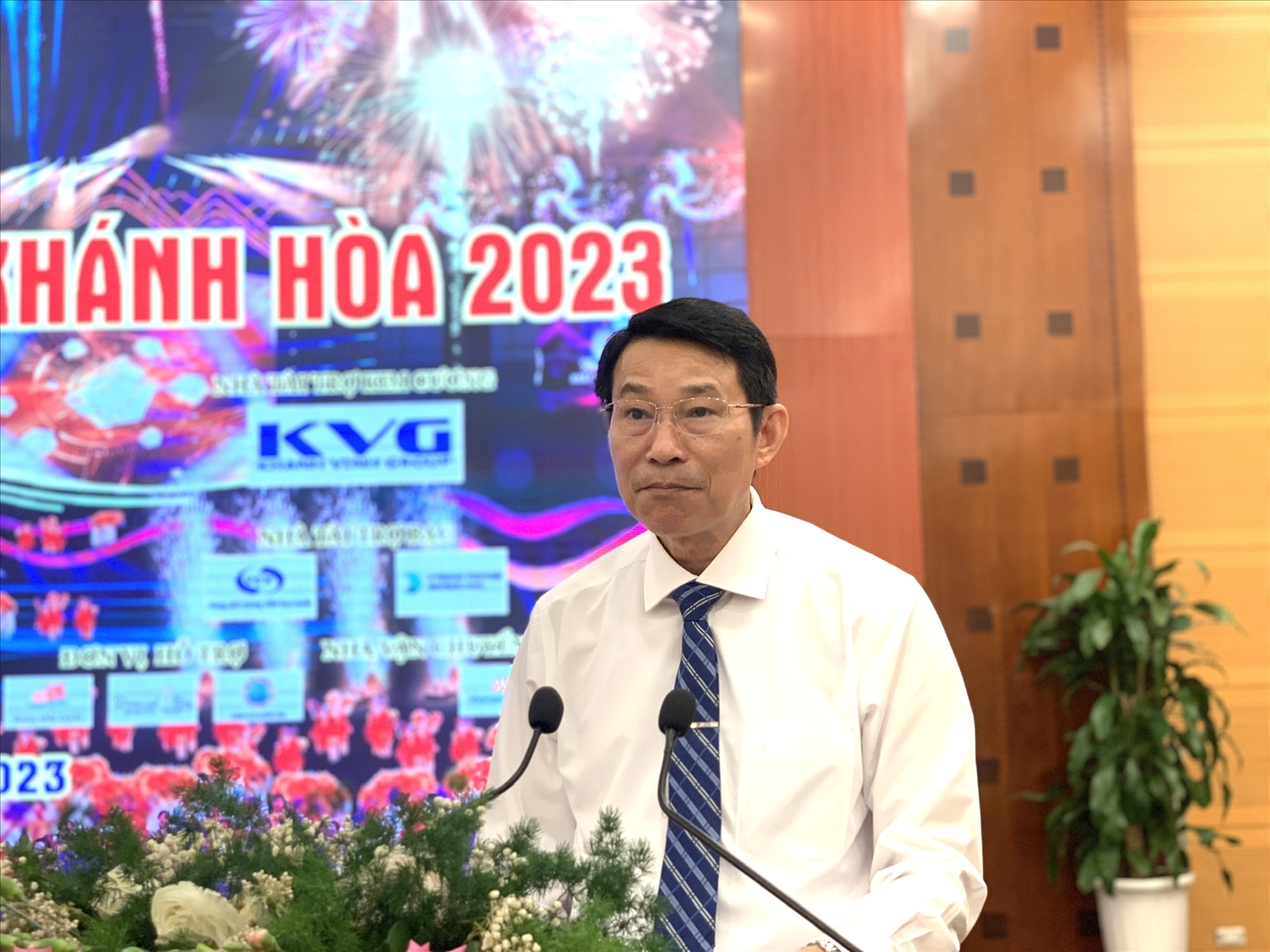 Ông Đinh Văn Thiệu, Phó Chủ tịch UBND tỉnh Khánh Hoà phát biểu tại buổi họp báo