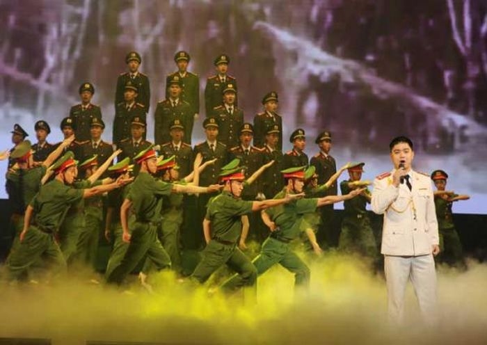 Chương trình nghệ thuật “Nhớ mãi ơn Người - Hồ Chí Minh” là một trong những hoạt động kỷ niệm nhằm ca ngợi công lao to lớn của Chủ tịch Hồ Chí Minh trong sự nghiệp cách mạng của Đảng