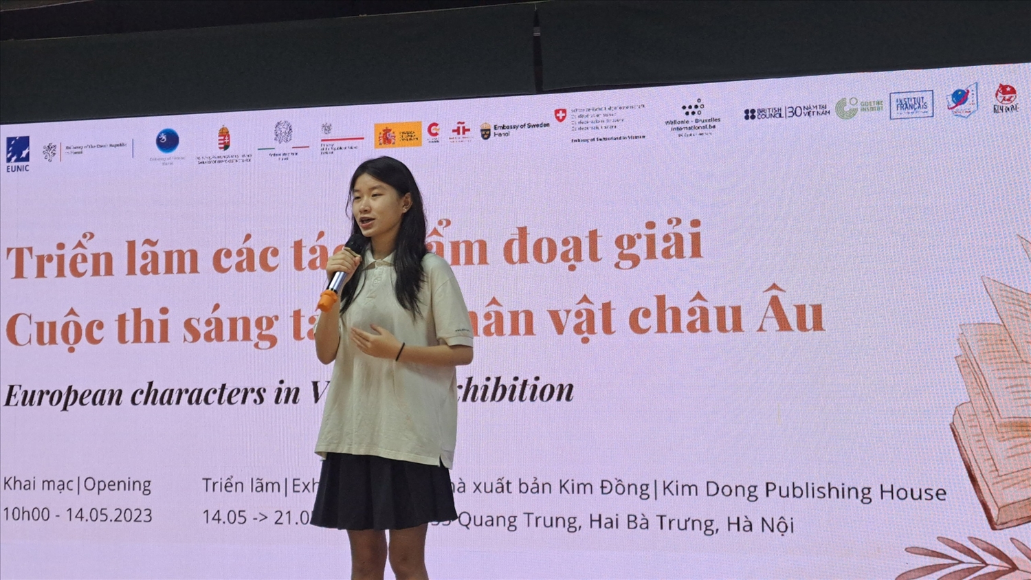 Em Đường Lê Tuệ Minh, học sinh trường THCS Nguyễn Tất Thành phát biểu cảm xúc khi nhận được giải thưởng trong cuộc thi