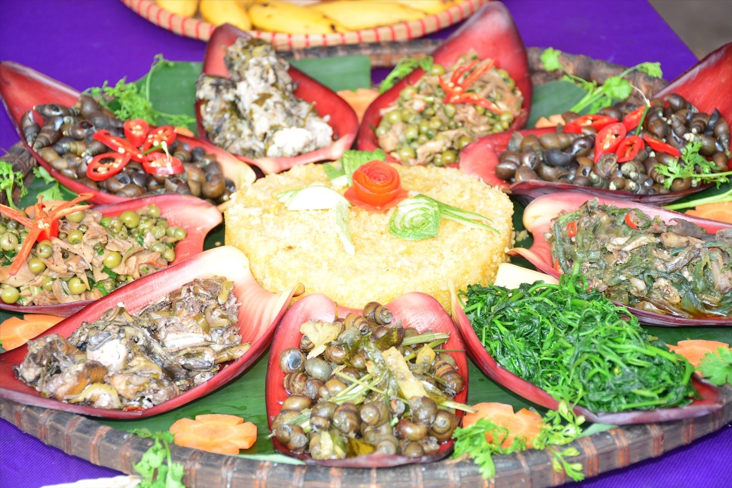 Khai thác đặc sản ẩm thực của đồng bào DTTS vùng cao Minh Hóa (Quảng Bình), góp phần hình thành sản phẩm du lịch độc đáo thu hút du khách (Ảnh: TL)