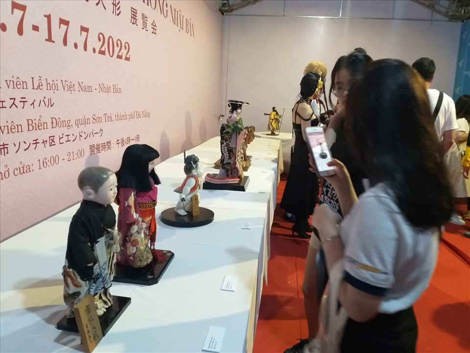 Các mẫu búp bê truyền thống của Nhật Bản được trưng bày tại triển lãm