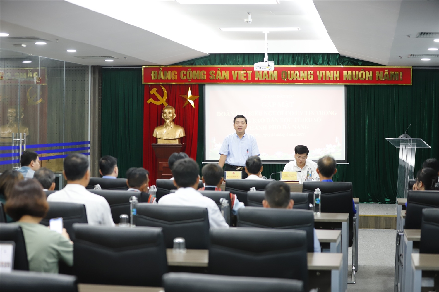 Thứ trưởng, Phó Chủ nhiệm Lê Sơn Hải tiếp Đoàn đại biểu người có uy tín thành phố Đà Nẵng 1