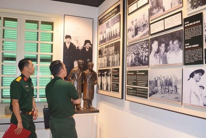 Khách tham quan đến với bảo tàng Nguyễn Chí Thanh tại Hà Nội