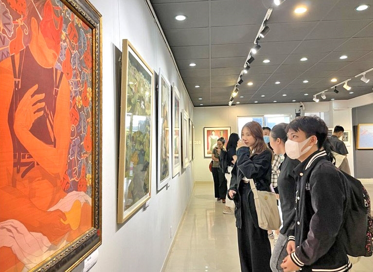 Triển lãm là hoạt động văn hóa nghệ thuật có ý nghĩa thiết thực chào mừng kỷ niệm 50 năm quan hệ ngoại giao Việt Nam - Pháp.