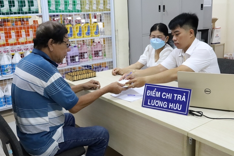 Chi trả lương hưu, trợ cấp BHXH cho người dân tại tỉnh Tây Ninh