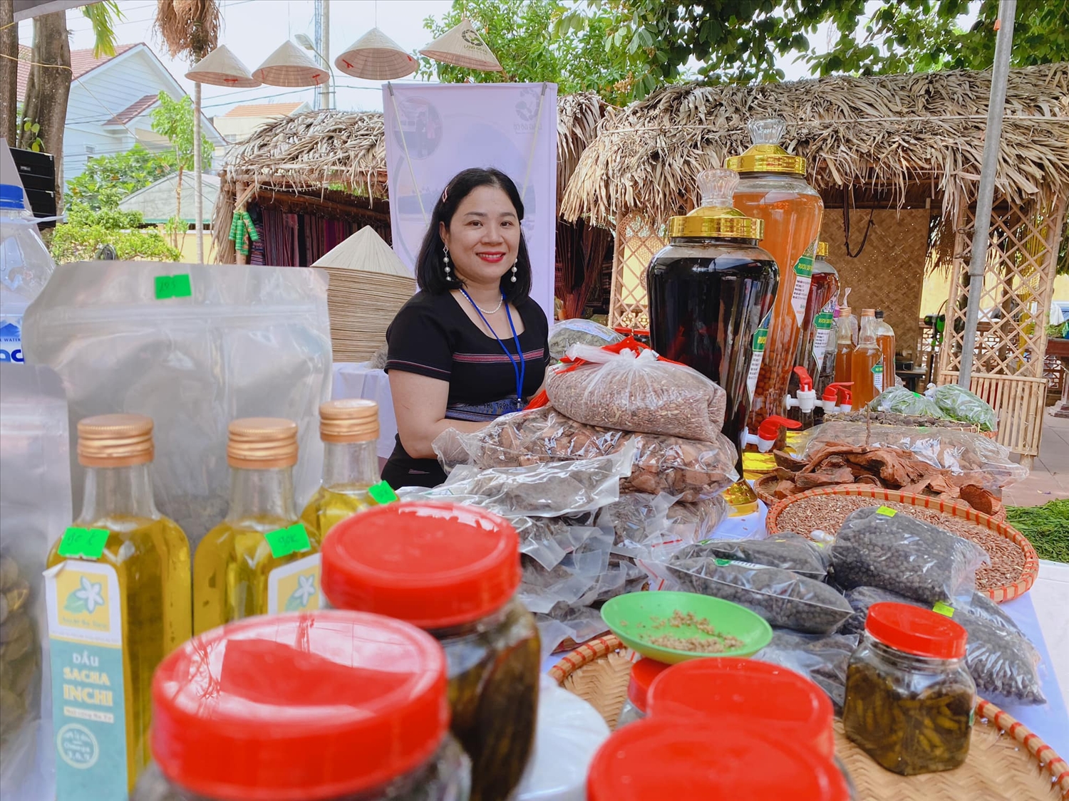 HTX Nông nghiệp Cao Muôn Ba Tơ giúp xã viên phụ nữ tiêu thụ sản phẩm